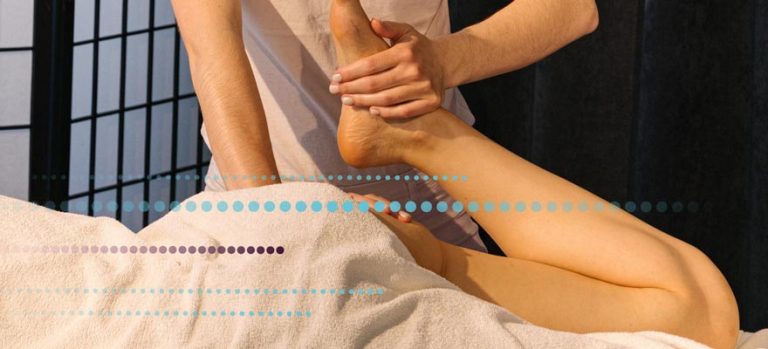 Masaje en la pierna para la ciatica